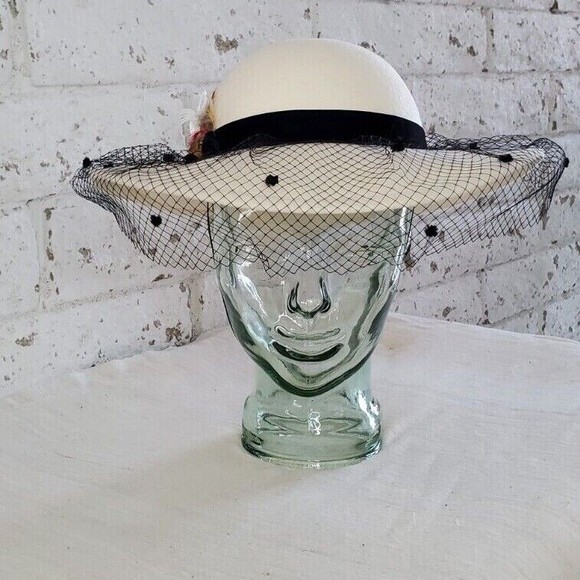 VINTAGE | Plaza Suite for BETMAR | Ladies Cream White Fishnet Veil Bow Wool Hat - Picture 2 of 10